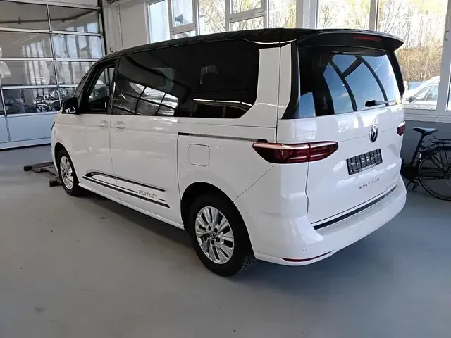 Gebraucht VW Multivan Edition 150 PS (110 kW) 2023 Weiss Van / Kleinbus