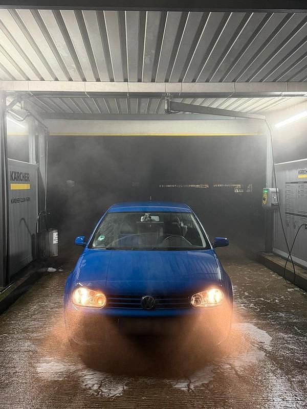 Blau Gebraucht 2001 VW Golf IV Kleinwagen | 1.900 € (Fairer Preis) - Bild 1/4