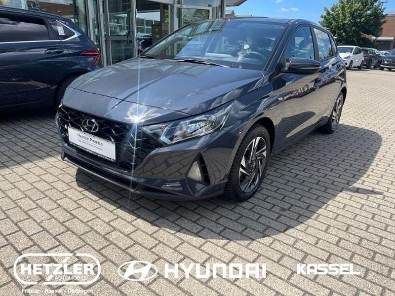 Aurora grey / met Gebraucht 2023 Hyundai i20 Trend Limousine | 19.990 € (Fairer Preis) - Bild 1/4