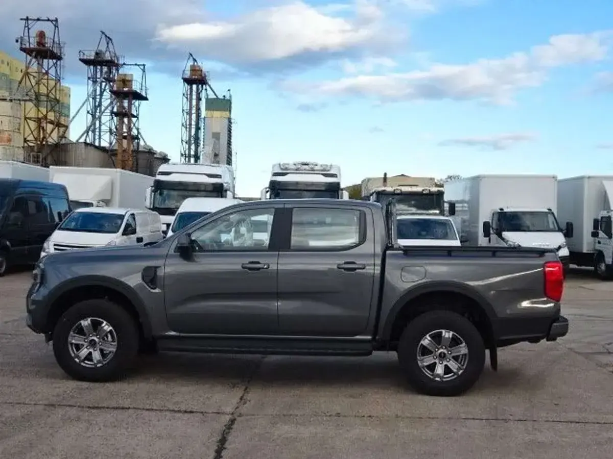Neu Ford Ranger XLT 170 PS (125 kW) 2025 Grau Pickup