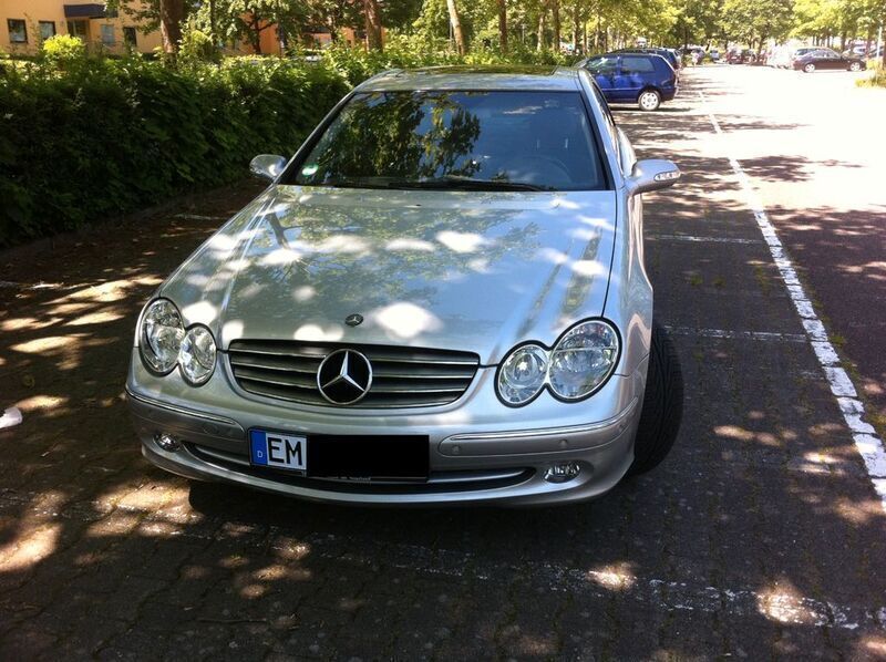 Silber Gebraucht 2003 Mercedes CLK240 Elegance Coupé | 9.000 € (Etwas zu teuer) - Bild 1/4