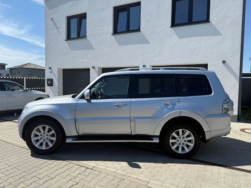 Silber Gebraucht 2010 Mitsubishi Pajero Instyle SUV | 22.800 € (Teuer) - Bild 1/4