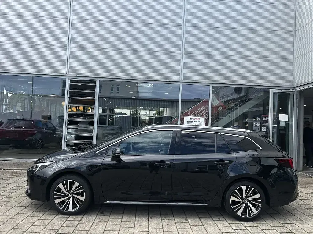 Neu Toyota Corolla 140 PS (102 kW) 2026 Mysticschwarz mica Kombi