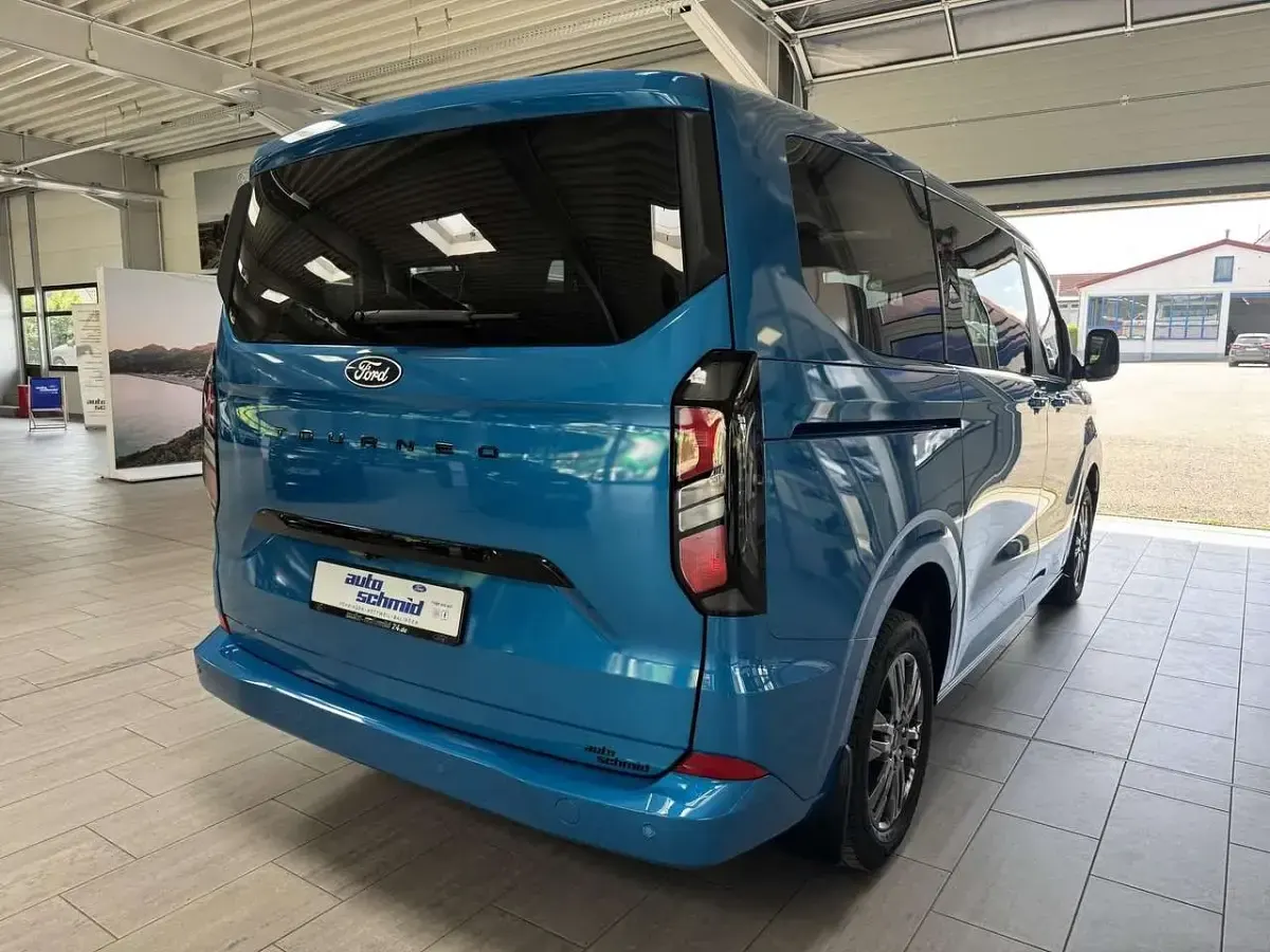 Gebraucht Ford Tourneo Custom Titanium 136 PS (100 kW) 2025 Digital aqua blue Van