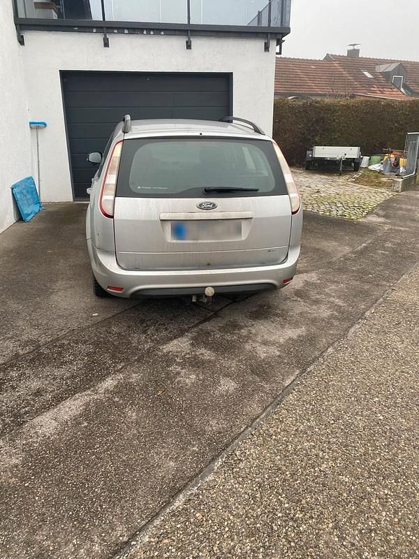 Gebraucht Ford Focus 140 PS (102 kW) 2010 Silber Kombi