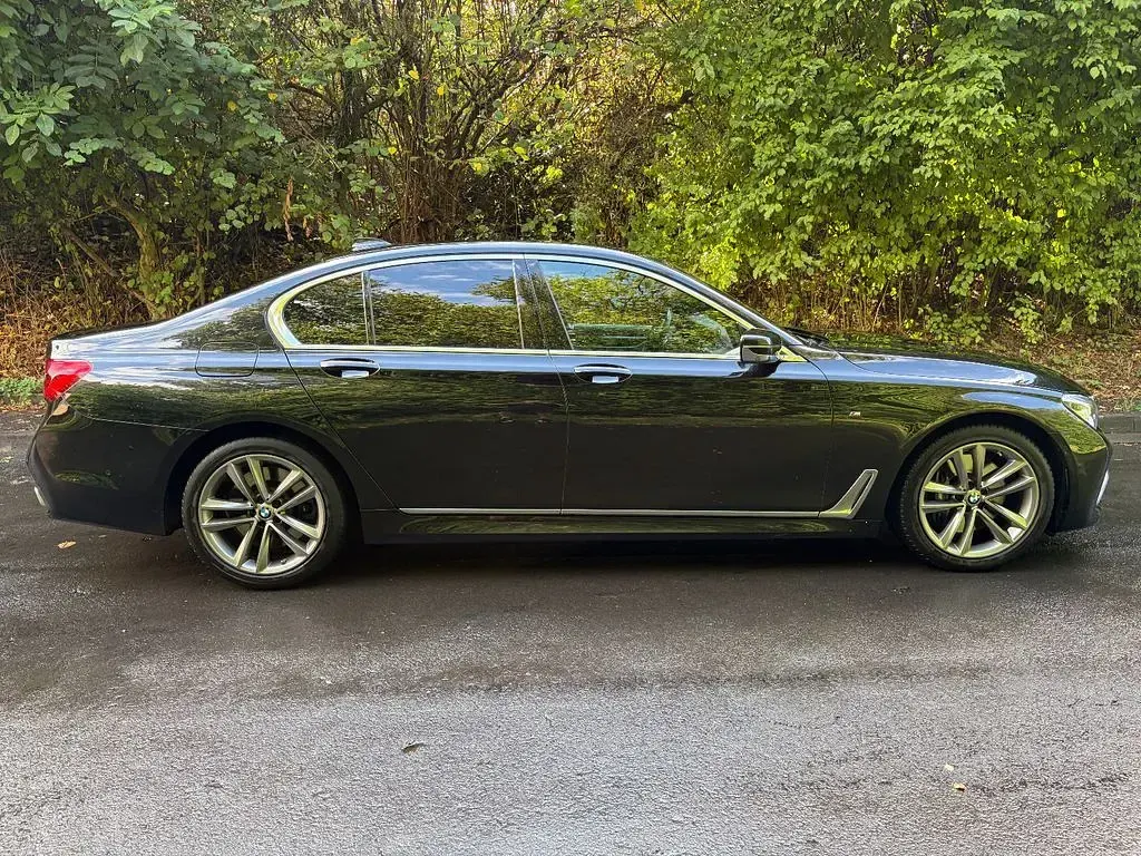 Gebraucht BMW 750 449 PS (330 kW) 2018 Schwarz Limousine