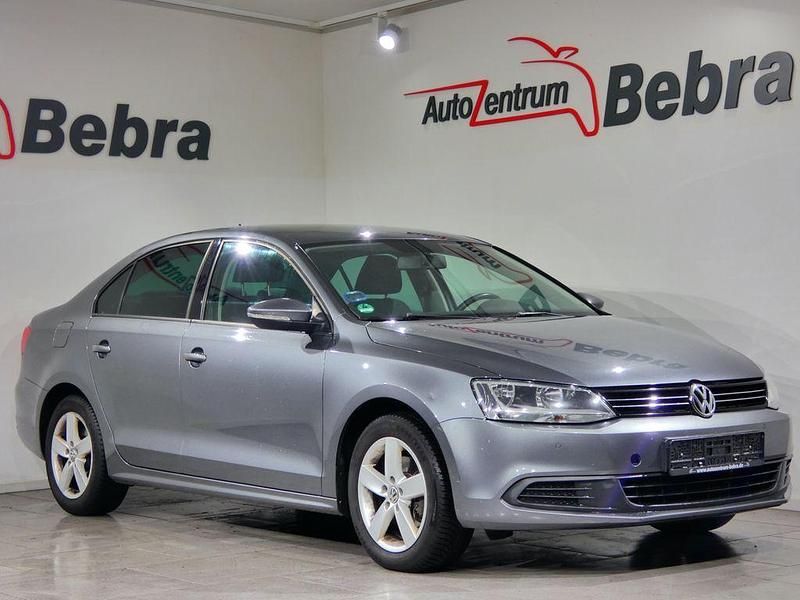 Gebraucht VW Jetta Comfortline 140 PS (102 kW) 2012 Platinum grey metallic Limousine