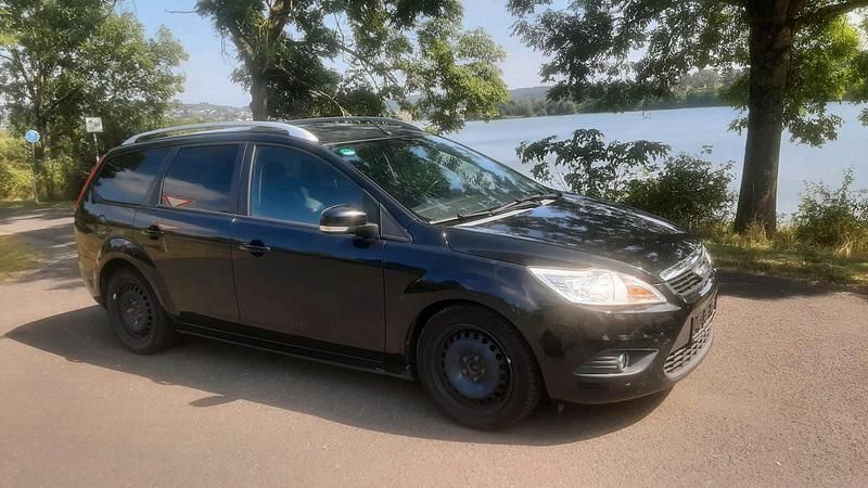 Schwarz Gebraucht 2011 Ford Focus Kombi | 2.299 € (Guter Preis) - Bild 1/4