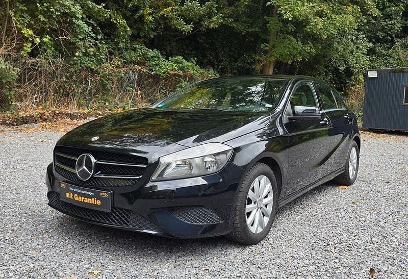 Schwarz Gebraucht 2014 Mercedes A180 Limousine | 9.399 € (Superpreis) - Bild 1/4