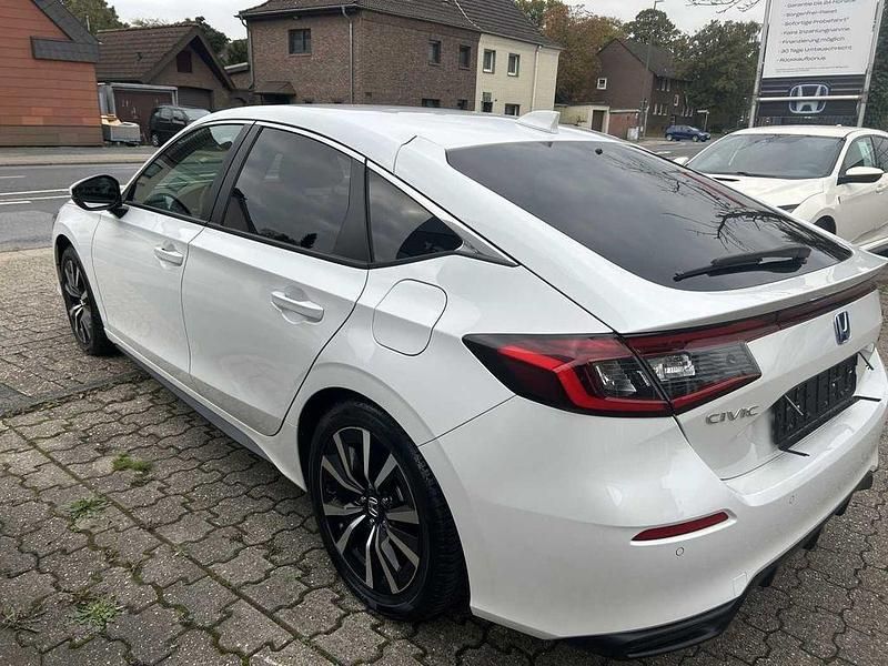 Gebraucht Honda Civic Elegance 143 PS (105 kW) 2024 Weiß Limousine