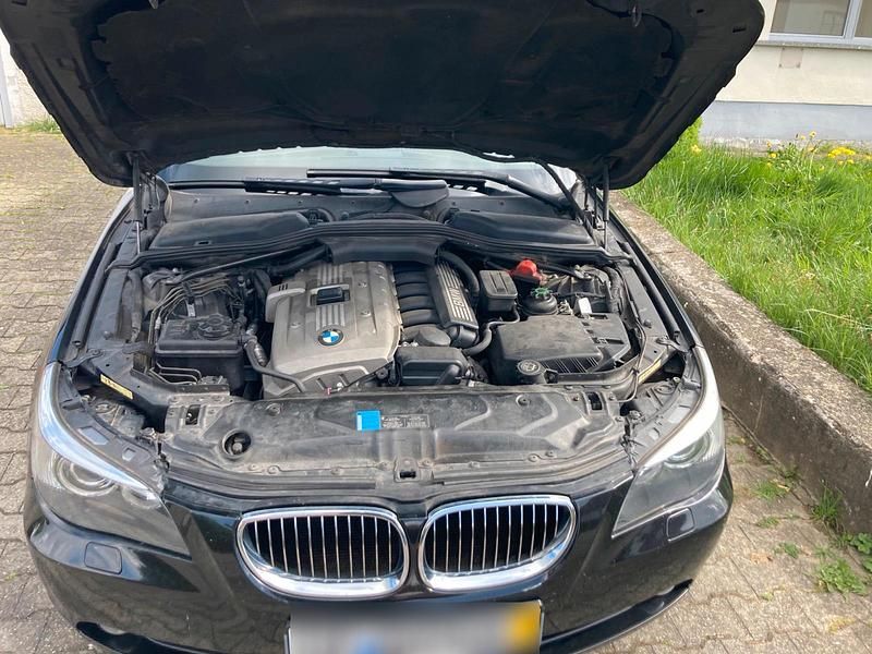 Gebraucht BMW 523 177 PS (130 kW) 2006 Schwarz Limousine