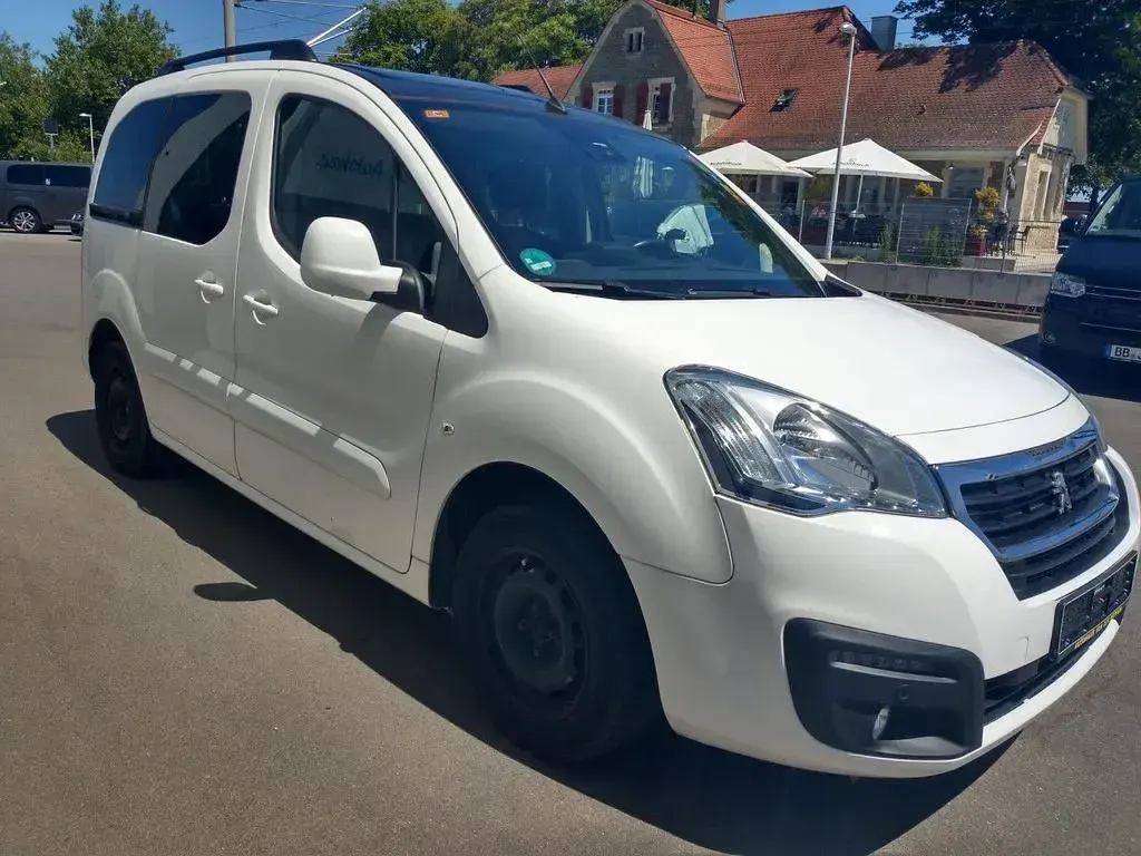 Gebraucht Peugeot Partner Tepee 110 PS (80 kW) 2016 Weiß Van / Kleinbus