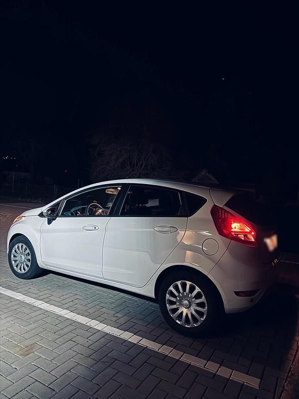 Gebraucht Ford Fiesta 82 PS (60 kW) 2009 Weiß Kleinwagen