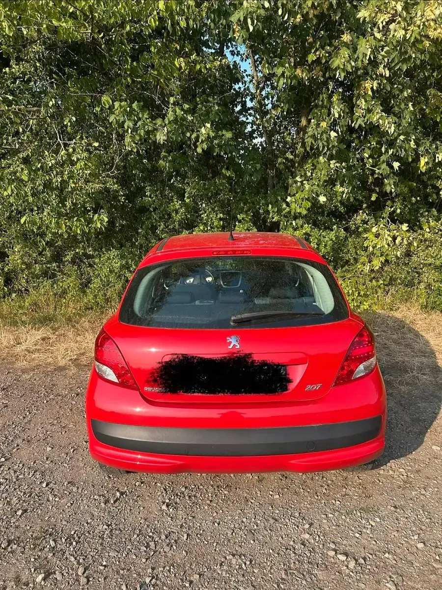 Gebraucht Peugeot 207 95 PS (69 kW) 2011 Rot Kleinwagen