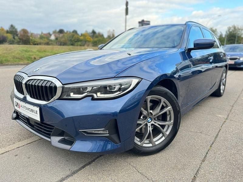 Blau Gebraucht 2021 BMW 320 Sport Line Kombi | 24.499 € (Guter Preis) - Bild 1/4