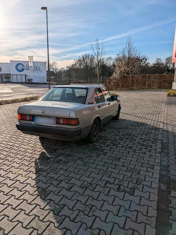 Gebraucht Mercedes 190 109 PS (80 kW) 1990 Silber Limousine