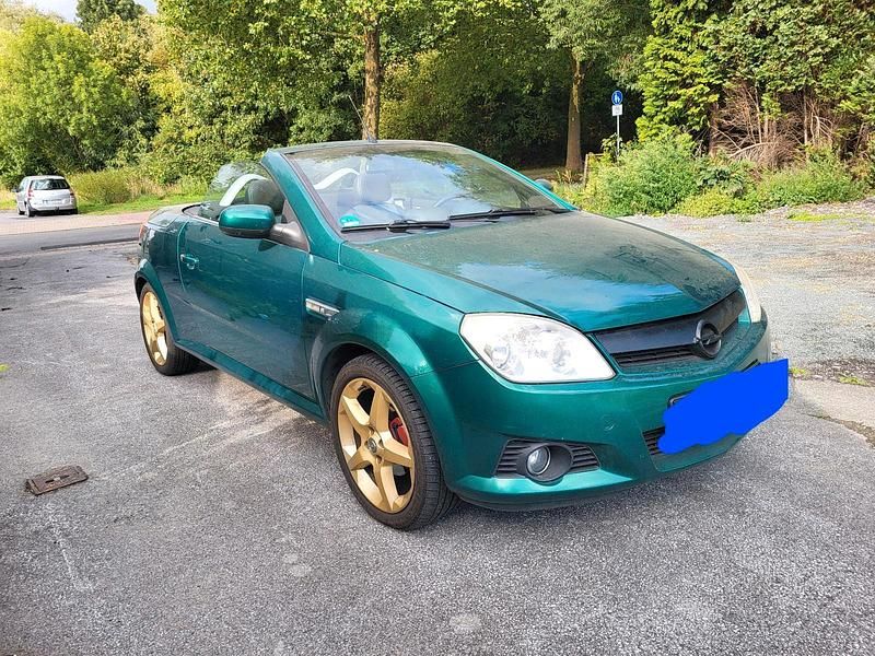 Grün Gebraucht 2004 Opel Tigra Coupé | 1.199 € (Etwas zu teuer) - Bild 1/4