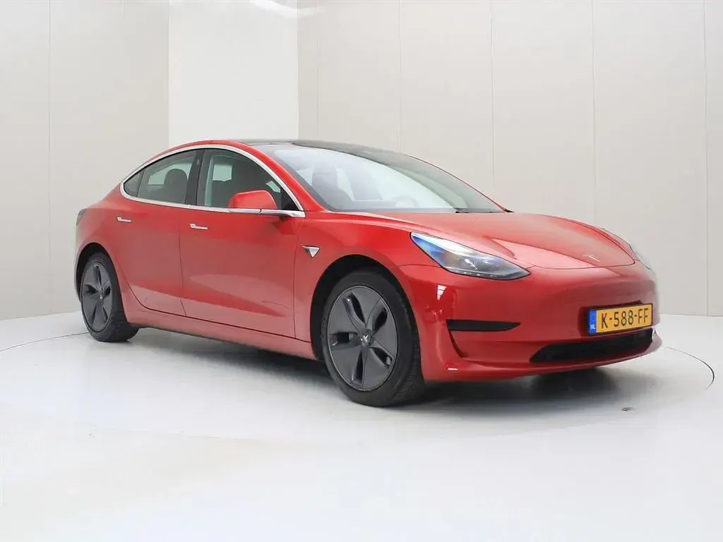 Gebraucht Tesla Model 3 Standard Range 225 kW (306 PS) 2020 Rot Limousine
