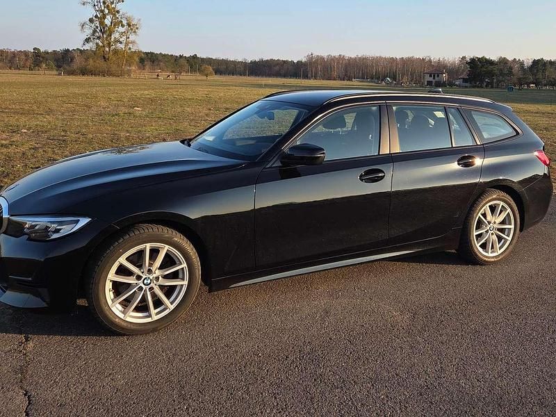 Gebraucht BMW 320 Advantage 184 PS (135 kW) 2021 Schwarz Kombi
