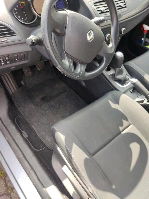 Blau Gebraucht 2010 Renault Mégane III Limousine | 2.350 € (Guter Preis) - Bild 1/4