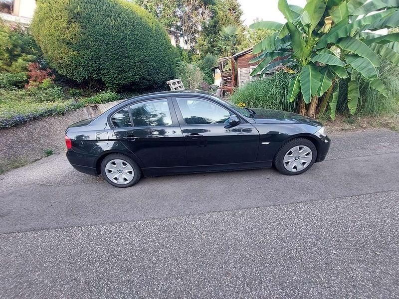 Schwarz Gebraucht 2006 BMW 318 Limousine | 2.000 € (Guter Preis) - Bild 1/4