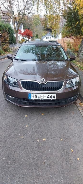 Braun Gebraucht 2016 Skoda Octavia Joy Kombi | 9.750 € (Guter Preis) - Bild 1/4