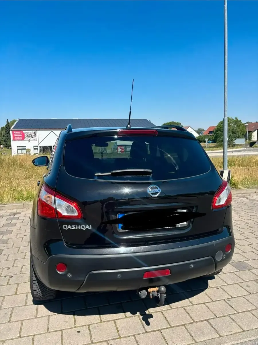 Gebraucht Nissan Qashqai 141 PS (103 kW) 2013 Schwarz SUV