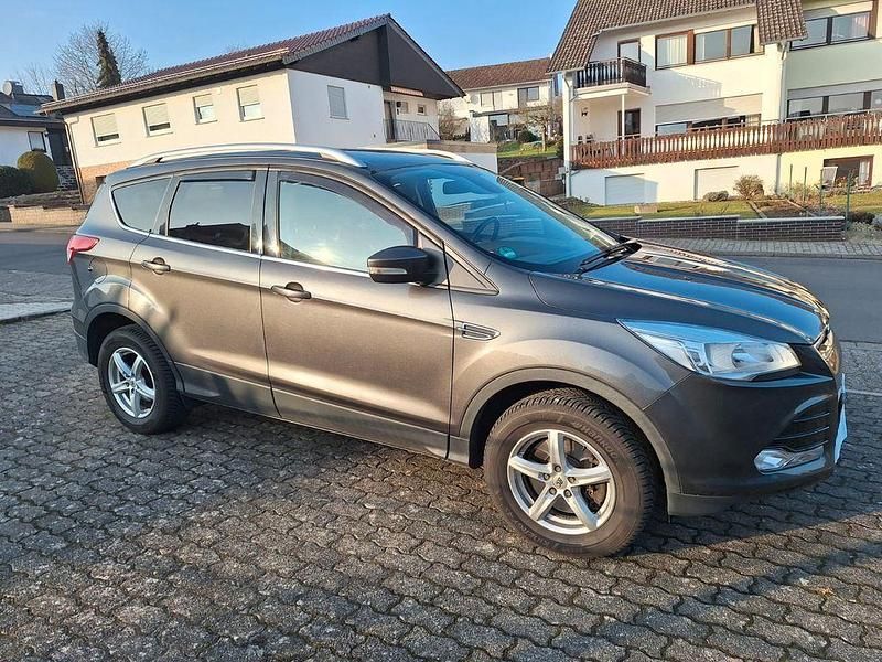 Gebraucht Ford Kuga Individual 150 PS (110 kW) 2016 Schwarz SUV