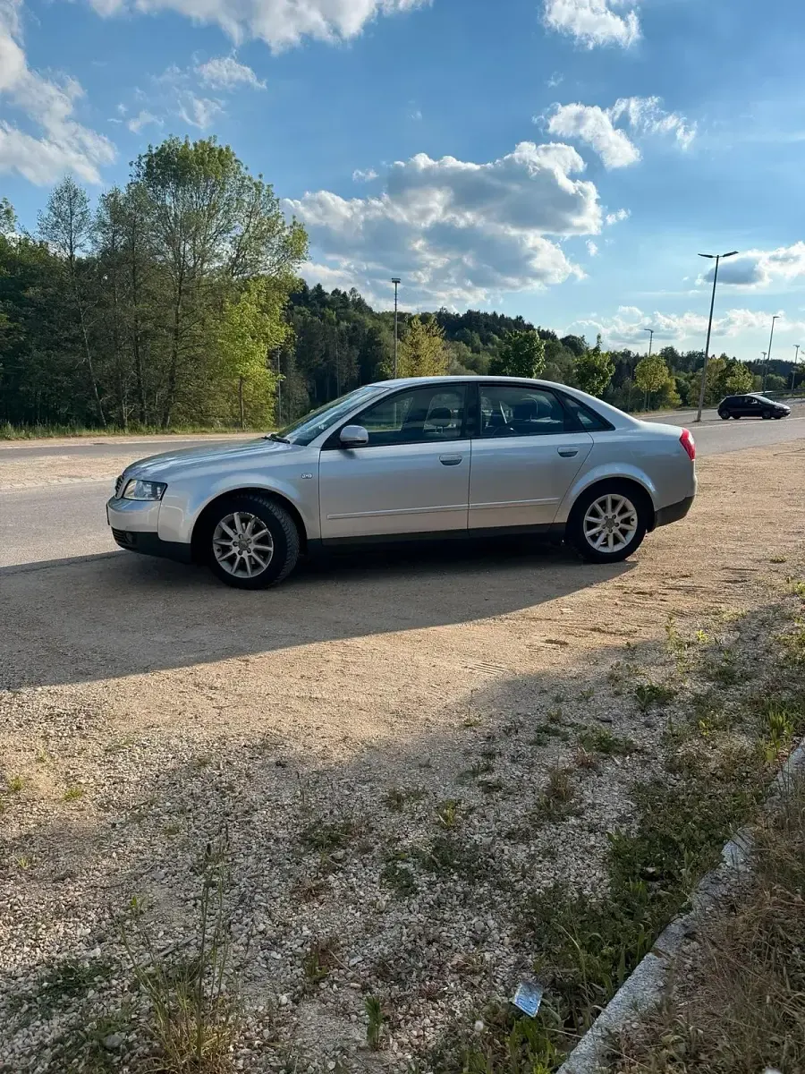 Gebraucht Audi A4 130 PS (95 kW) 2004 Silber Limousine