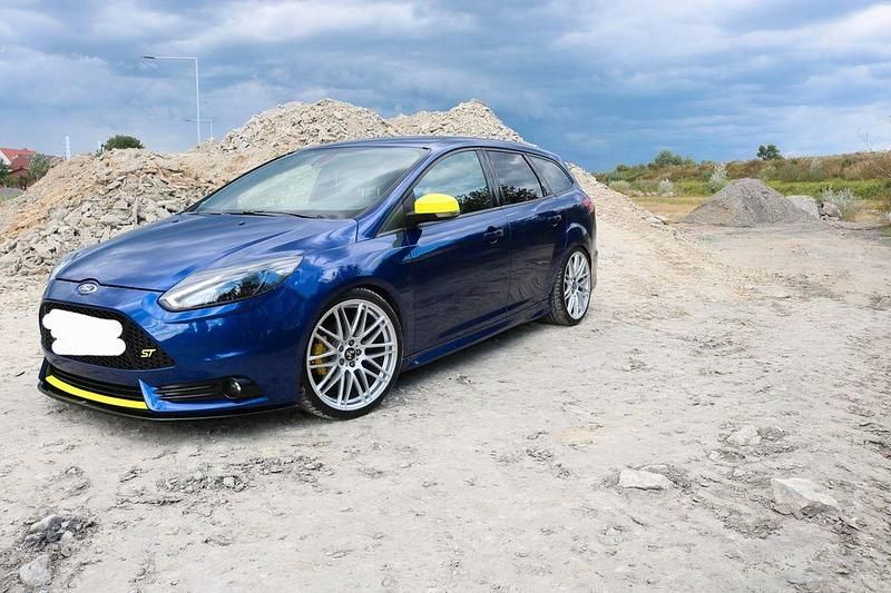 Gebraucht Ford Focus Trend 95 PS (69 kW) 2014 Blau Kombi