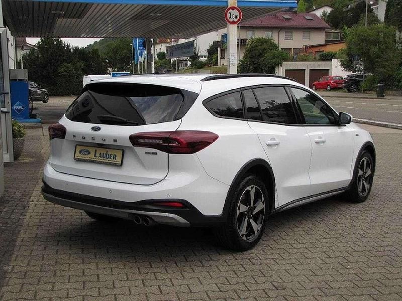 Gebraucht Ford Focus Active 125 PS (91 kW) 2022 Frostweiß Kombi