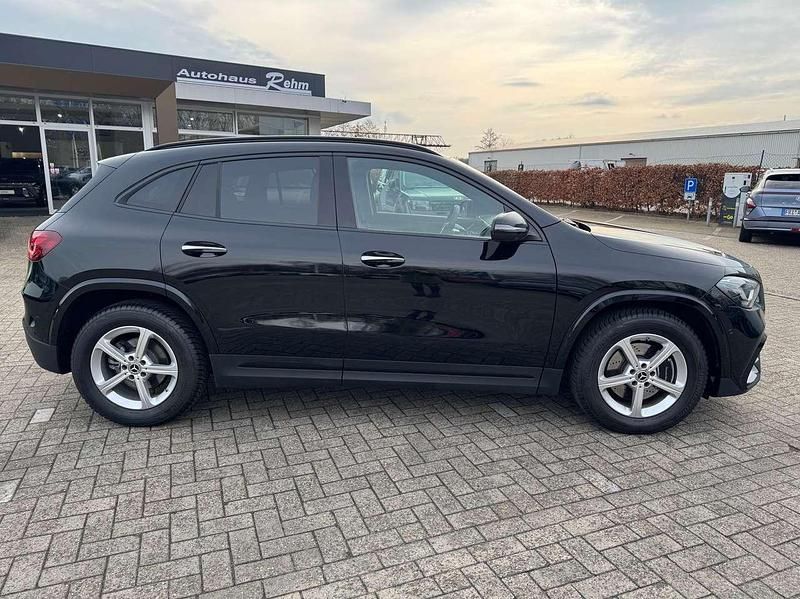 Gebraucht Mercedes GLA200 AMG line 163 PS (119 kW) 2024 Kosmosschwarz SUV
