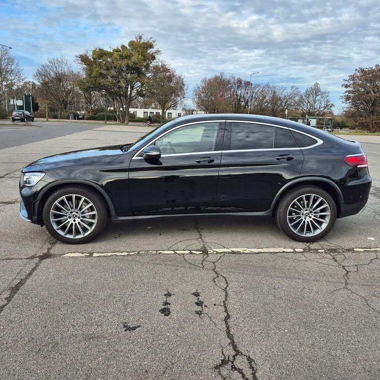 Schwarz Gebraucht 2020 Mercedes GLC300 AMG line Coupé | 37.000 € (Superpreis) - Bild 1/4