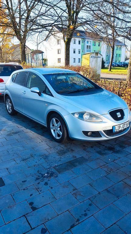 Grau Gebraucht 2009 Seat Leon Comfort Limousine | 2.700 € (Fairer Preis) - Bild 1/4