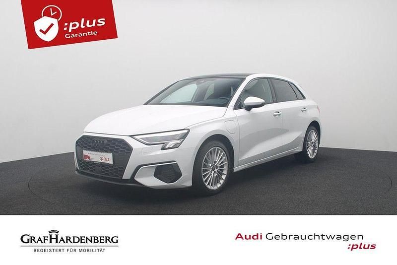 Gletscherweiß metallic Gebraucht 2023 Audi A3 Sportback e-tron Advanced Plus Limousine | 28.980 € (Fairer Preis) - Bild 1/4