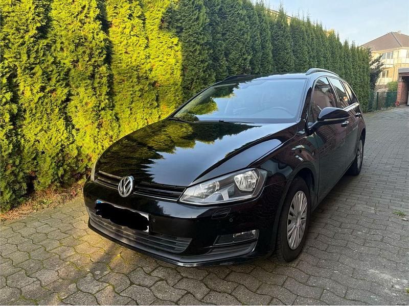 Schwarz Gebraucht 2016 VW Golf VII Comfortline Kombi | 5.899 € - Bild 1/4