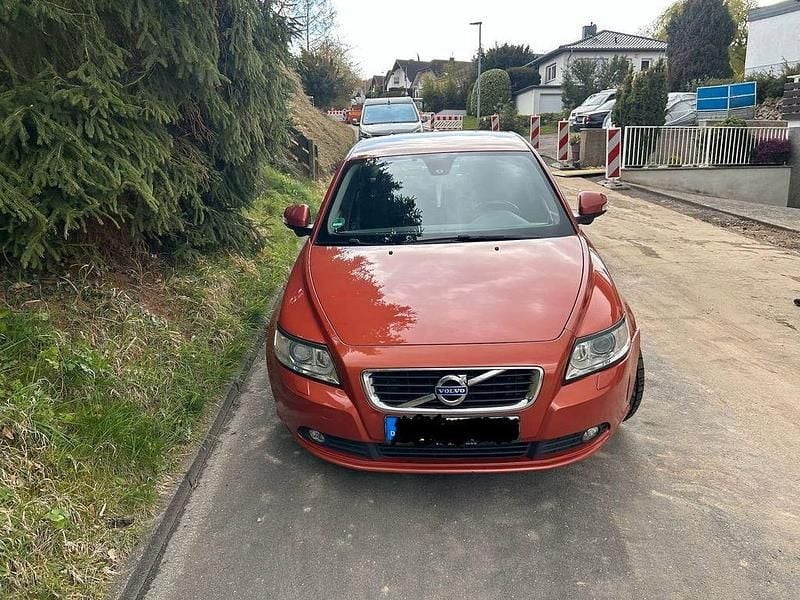 Gebraucht Volvo S40 114 PS (83 kW) 2011 Orange Limousine