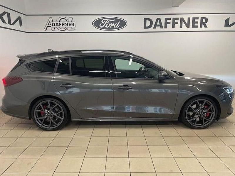 Gebraucht Ford Focus ST 280 PS (205 kW) 2024 Magneticgrau (metallic) Limousine