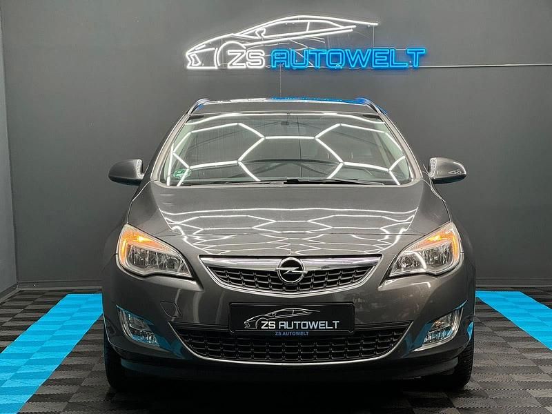 Gebraucht Opel Astra 101 PS (74 kW) 2011 Grau Kombi