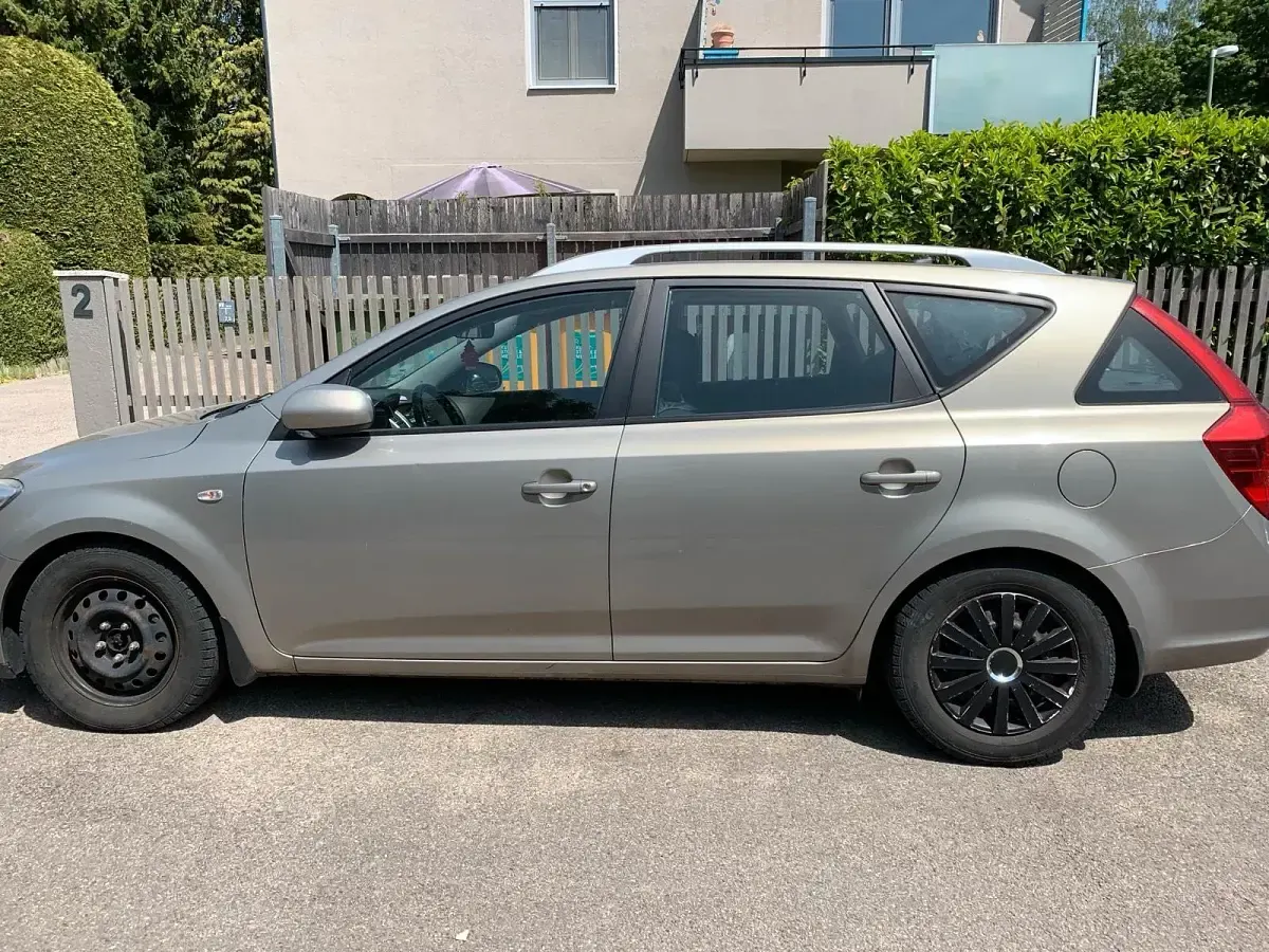 Gebraucht Kia Ceed 18 PS (13 kW) 2010 Grau Kleinwagen