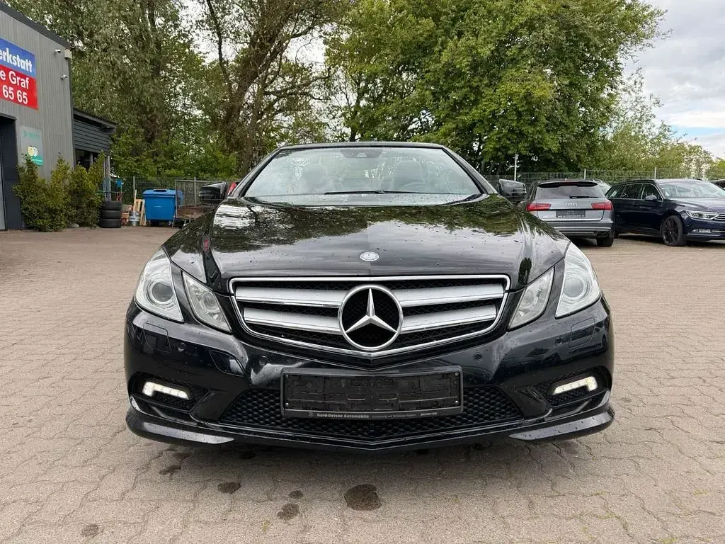 Usata Mercedes E250 AMG 204 CV (150 kW) 2011 Nero Cabrio