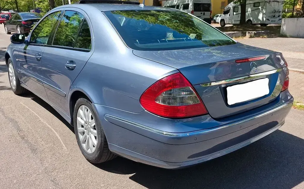 Gebraucht Mercedes E200 Elegance 184 PS (135 kW) 2007 Blau Limousine