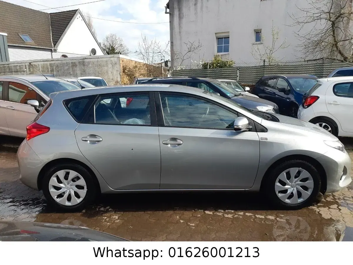 Gebraucht Toyota Auris Cool 90 PS (66 kW) 2013 Silber Limousine