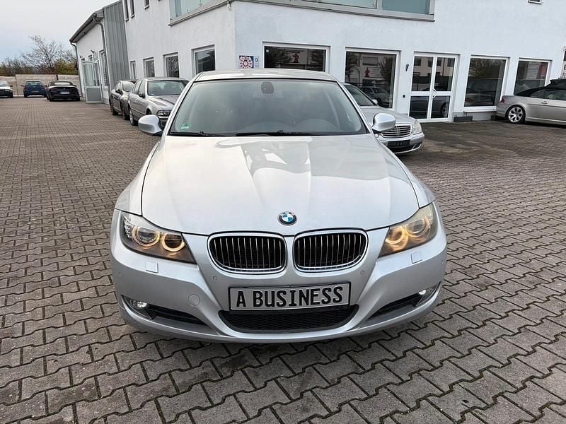 Gebraucht BMW 325 218 PS (160 kW) 2009 Limousine