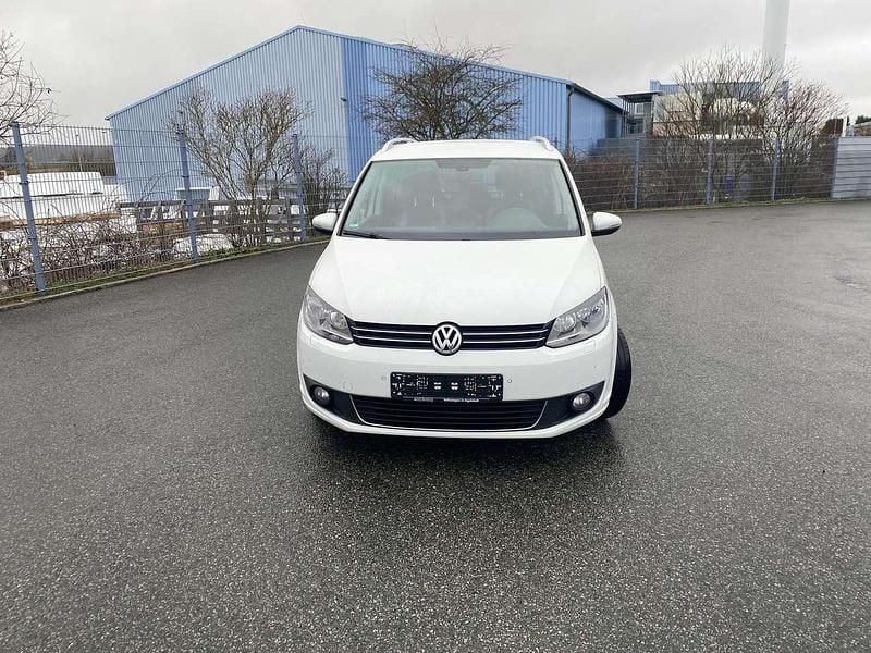 Gebraucht VW Touran Life 105 PS (77 kW) 2014 Pure white Van / Kleinbus