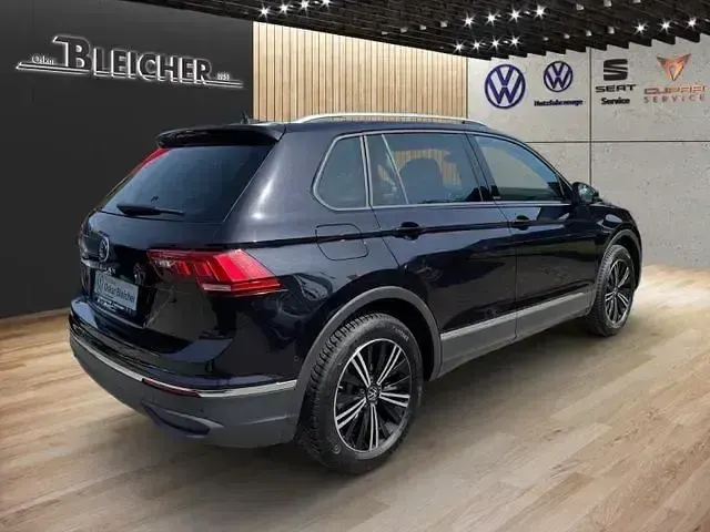 Gebraucht VW Tiguan Active 150 PS (110 kW) 2023 Schwarz SUV