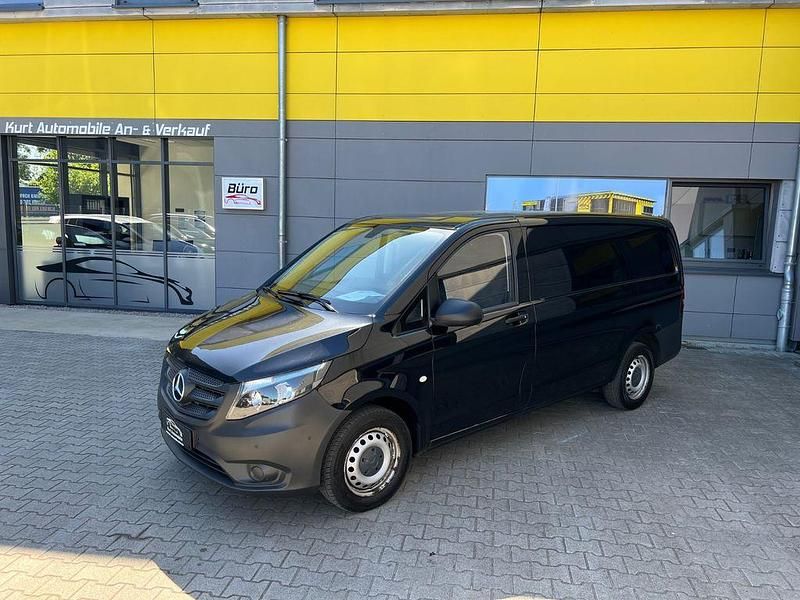 Obsidianschwarz Gebraucht 2018 Mercedes Vito Van / Kleinbus | 18.990 € (Guter Preis) - Bild 1/4