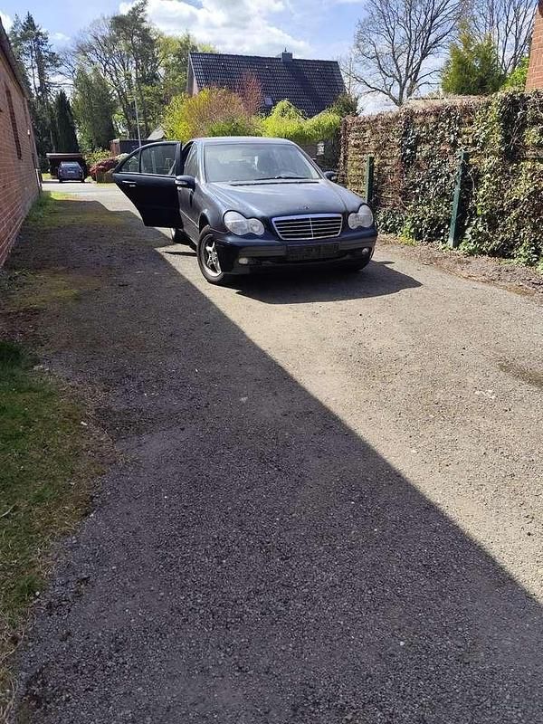 Second-hand Mercedes C200 Classic 116 CP (85 kW) 2002 Berlinǎ