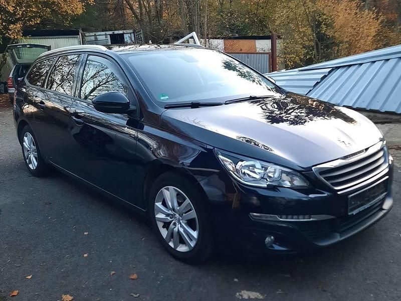 Gebraucht Peugeot 308 SW 120 PS (88 kW) 2017 Blau Kombi