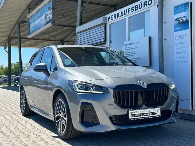 Gebraucht BMW 220 Active Tourer M Sport 170 PS (125 kW) 2025 Grau Van / Kleinbus